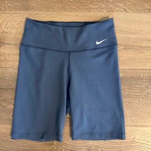 Women’s Nike DRI-FIT mid rise diffused blue biker shorts, XS